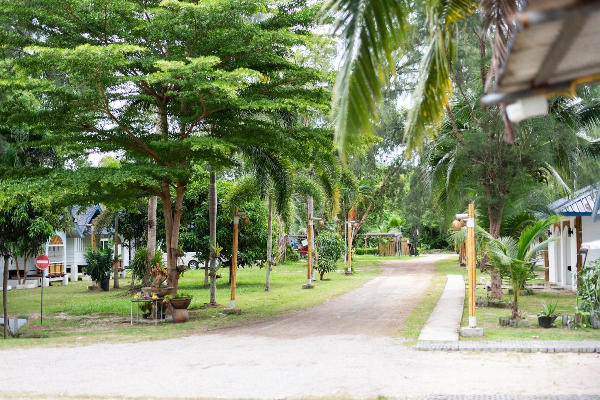 Pan Beachfront Resort Krabi バーン・クロンムアン エクステリア 写真